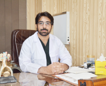 Dr. Kifayat Tariq